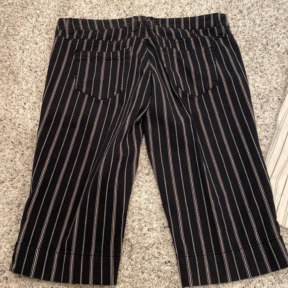 l.e.i. Pin striped Bermuda shorts 3 - Picture 7 of 7